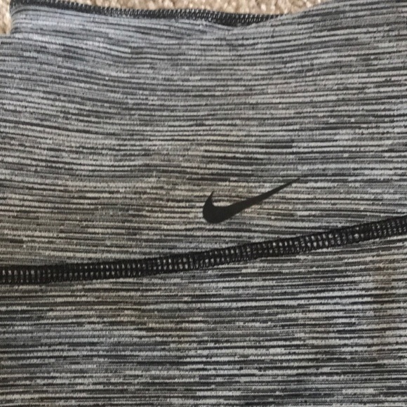 Women’s Nike leggings - Picture 2 of 3
